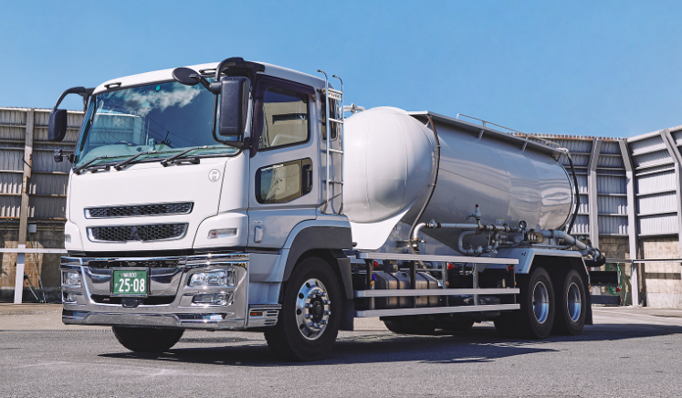 パラセメントローリー車